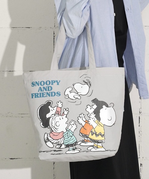 PEANUTS(ピーナッツ)の「"09"≪PEANUTS≫1ポケット ナイロン プリント トートバッグ(トートバッグ・レディース・ライラック/ベージュ/グレー・ONE SIZE)」の2枚目の写真
