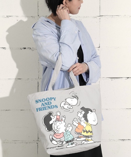PEANUTS(ピーナッツ)の「"09"≪PEANUTS≫1ポケット ナイロン プリント トートバッグ(トートバッグ・レディース・ライラック/ベージュ/グレー・ONE SIZE)」の5枚目の写真