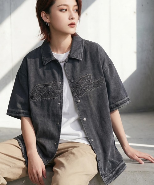 FUBU( フブ)の「【FUBU/フブ】DENIM WARM UP SHIRTS/デニムウォームアップシャツ(シャツ/ブラウス・メンズ・ライトブルー/ブラック・XL/M/L)」の4枚目の写真