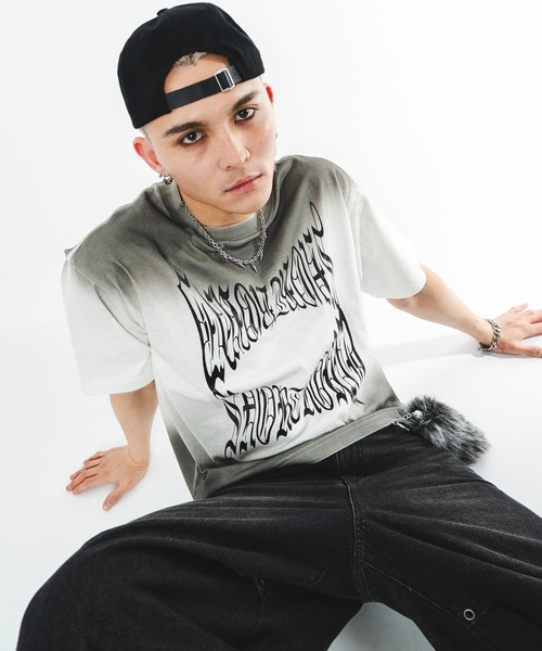 SHORT ROUND(ショートラウンド)の「SHORT ROUND/グラデーションロゴT(Tシャツ/カットソー・メンズ・ホワイト系その他/ブラック系その他・LARGE/MEDIUM)」の3枚目の写真