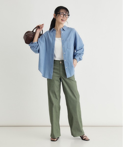 Right-on(ライトオン)の「シアーデニムビッグシャツ(シャツ/ブラウス・レディース・ライトインディゴブルー/ダークインディゴブルー・L/S/M)」の3枚目の写真