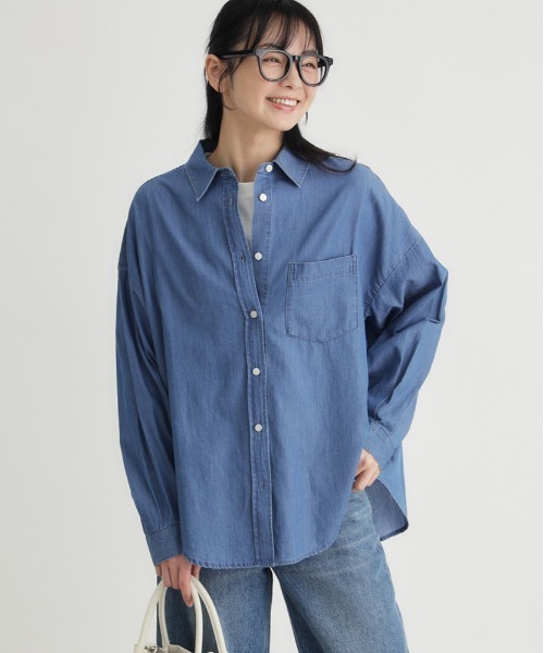 Right-on(ライトオン)の「シアーデニムビッグシャツ(シャツ/ブラウス・レディース・ライトインディゴブルー/ダークインディゴブルー・L/S/M)」の4枚目の写真