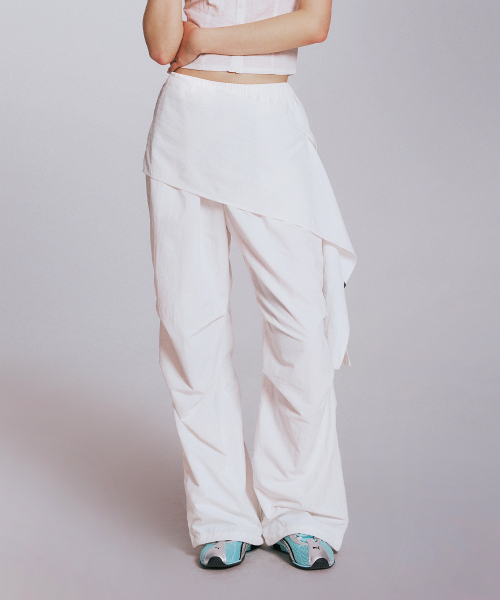 YOUHEE(ユヒ)の「PARACHUTE LAYERED PANTS_WHITE(その他パンツ・レディース・その他・FREE)」の2枚目の写真
