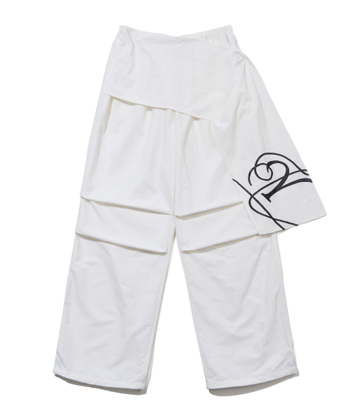 YOUHEE(ユヒ)の「PARACHUTE LAYERED PANTS_WHITE(その他パンツ・レディース・その他・FREE)」の4枚目の写真