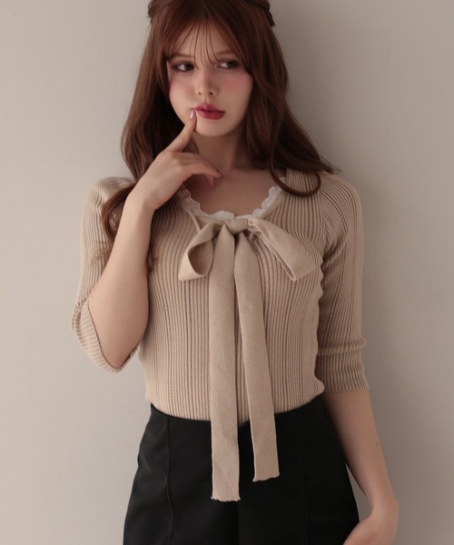 M DOLLY(エムドリー)の「Ribbon lace flora layered knit tops/リボンレースフローラ レイヤードニットトップス(ニット/セーター・レディース・ベージュ・S/M)」の1枚目の写真