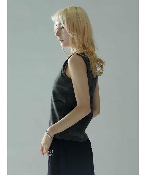 :ETHROF(イーサオブ)の「LAYERED-LIKE CAMOUFLAGE RIB TANKTOP(キャミソール・レディース・グレー・MEDIUM)」の19枚目の写真