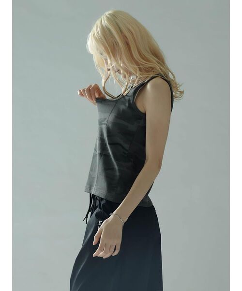 :ETHROF(イーサオブ)の「LAYERED-LIKE CAMOUFLAGE RIB TANKTOP(キャミソール・レディース・グレー・MEDIUM)」の20枚目の写真