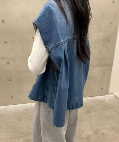 semplice(センプリチェ)の「襟付き デニムベスト 前開き ルーズシルエット ショート(デニムジャケット・レディース・ブルー/ブラック・F)」の4枚目の写真