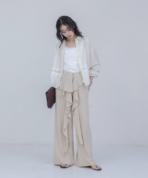 Eimee Law（エイミーロウ）の「レーストリミング シアーヘムシャツ（シャツ/ブラウス・レディース・アイボリー/ブラック/オフホワイト・FREE）」の22枚目の写真