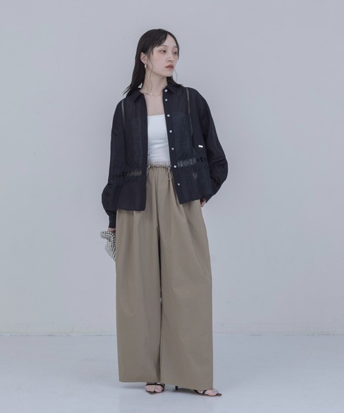 Eimee Law（エイミーロウ）の「レーストリミング シアーヘムシャツ（シャツ/ブラウス・レディース・アイボリー/ブラック/オフホワイト・FREE）」の10枚目の写真