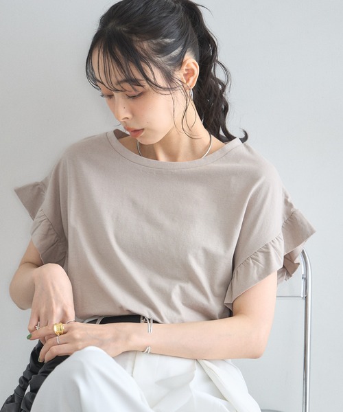 &. NOSTALGIA(アンドドットノスタルジア)の「プチフリルスリーブTシャツ(Tシャツ/カットソー・レディース・グレイッシュベージュ/オフホワイト/ブラック・FREE)」の3枚目の写真