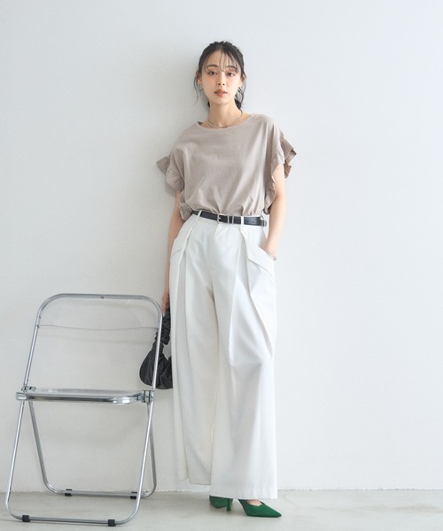 &. NOSTALGIA(アンドドットノスタルジア)の「プチフリルスリーブTシャツ(Tシャツ/カットソー・レディース・グレイッシュベージュ/オフホワイト/ブラック・FREE)」の4枚目の写真