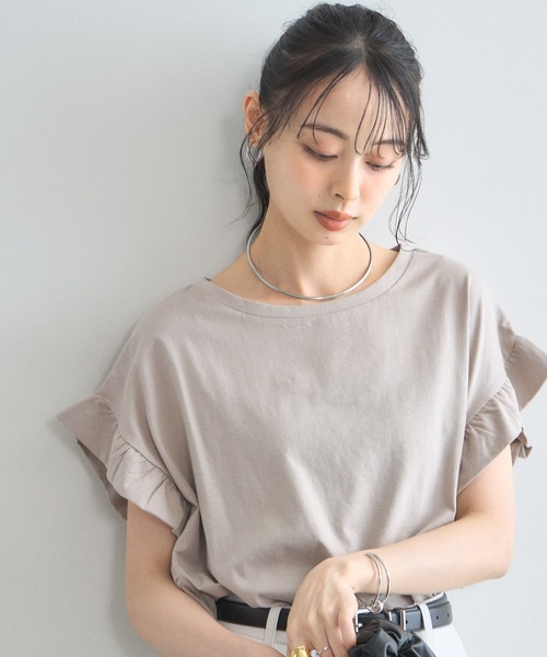 &. NOSTALGIA(アンドドットノスタルジア)の「プチフリルスリーブTシャツ(Tシャツ/カットソー・レディース・グレイッシュベージュ/オフホワイト/ブラック・FREE)」の6枚目の写真