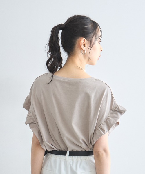 &. NOSTALGIA(アンドドットノスタルジア)の「プチフリルスリーブTシャツ(Tシャツ/カットソー・レディース・グレイッシュベージュ/オフホワイト/ブラック・FREE)」の8枚目の写真