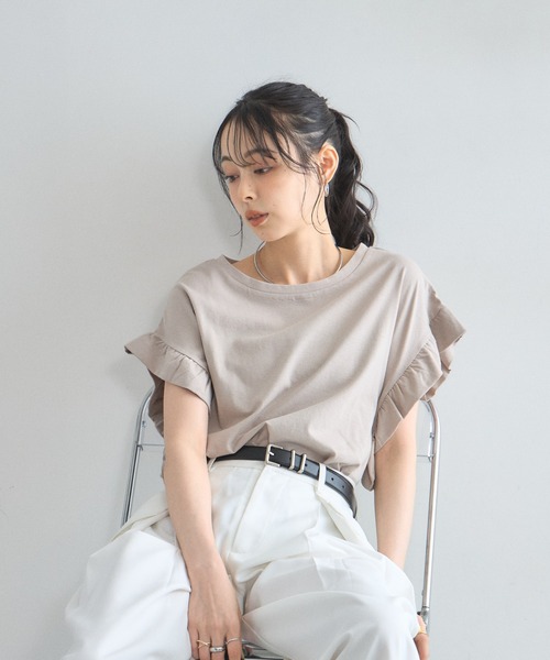 &. NOSTALGIA(アンドドットノスタルジア)の「プチフリルスリーブTシャツ(Tシャツ/カットソー・レディース・グレイッシュベージュ/オフホワイト/ブラック・FREE)」の9枚目の写真
