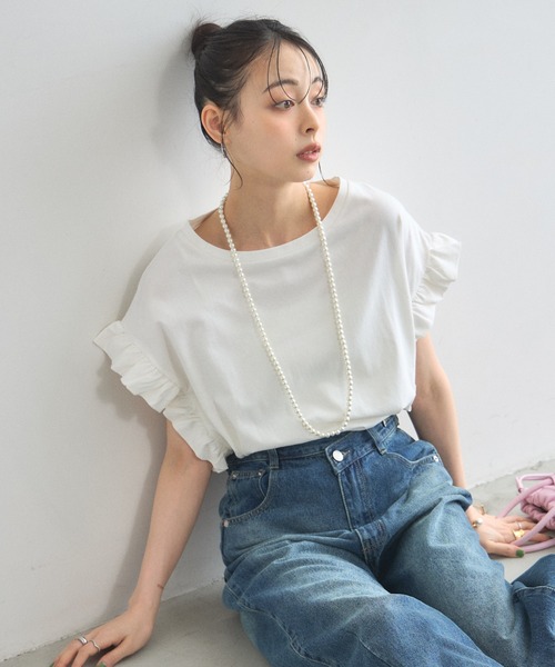 &. NOSTALGIA(アンドドットノスタルジア)の「プチフリルスリーブTシャツ(Tシャツ/カットソー・レディース・グレイッシュベージュ/オフホワイト/ブラック・FREE)」の13枚目の写真