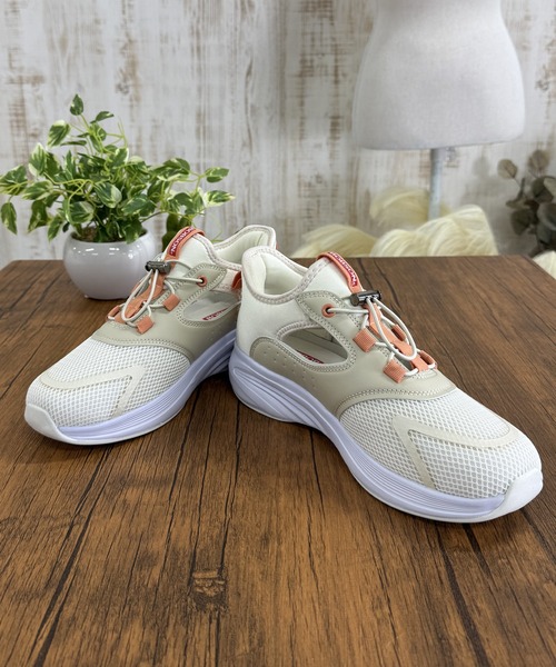 LUGG NAGG(ラグナグ)の「【BOBSON】【ゆったり】らくらくコンフォートサンダルスニーカー【通気性】(スニーカー・レディース・ベージュ/ブラック・24.5cm/24.0cm/23.5cm/23.0cm/22.5cm)」の19枚目の写真