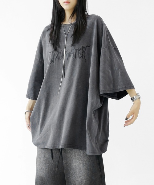 minsobi(ミンソビ)の「スノーウォッシュ フェードロゴ ビッグTシャツ ユニセックス(Tシャツ/カットソー・メンズ・ブラック/チャコールグレー・FREE)」の2枚目の写真