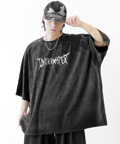 minsobi(ミンソビ)の「スノーウォッシュ フェードロゴ ビッグTシャツ ユニセックス(Tシャツ/カットソー・メンズ・ブラック/チャコールグレー・FREE)」の1枚目の写真