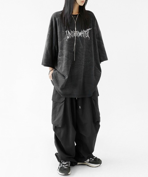 minsobi(ミンソビ)の「スノーウォッシュ フェードロゴ ビッグTシャツ ユニセックス(Tシャツ/カットソー・メンズ・ブラック/チャコールグレー・FREE)」の10枚目の写真