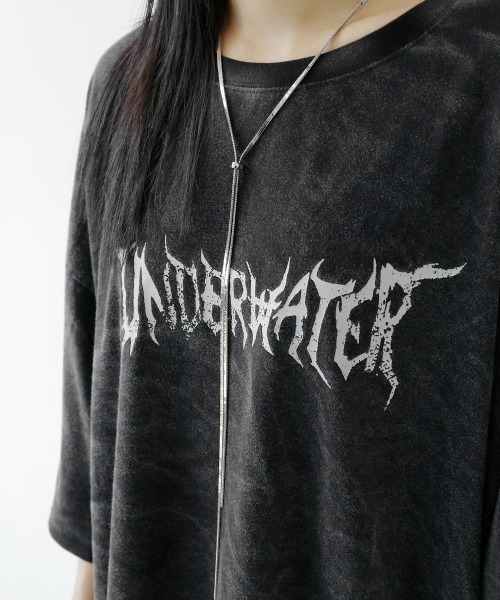 minsobi(ミンソビ)の「スノーウォッシュ フェードロゴ ビッグTシャツ ユニセックス(Tシャツ/カットソー・メンズ・ブラック/チャコールグレー・FREE)」の11枚目の写真