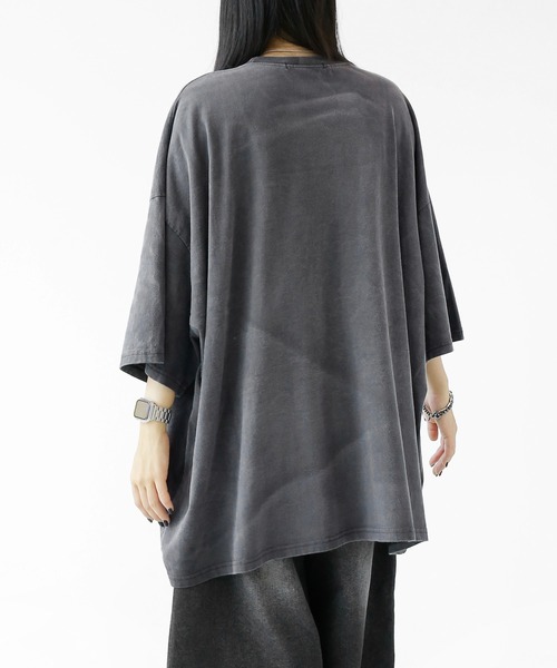 minsobi(ミンソビ)の「スノーウォッシュ フェードロゴ ビッグTシャツ ユニセックス(Tシャツ/カットソー・メンズ・ブラック/チャコールグレー・FREE)」の8枚目の写真