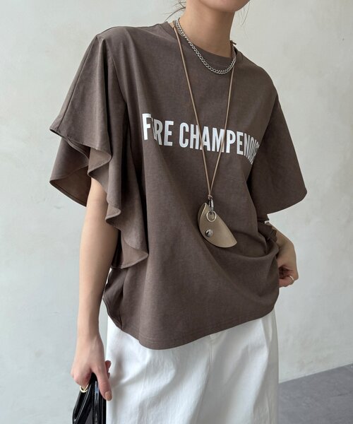 DouDou(ドゥドゥ)の「【WEB限定】ラッフルスリーブロゴTEE(Tシャツ/カットソー・レディース・ブラック/オフホワイト/ブラウン・FREE)」の3枚目の写真