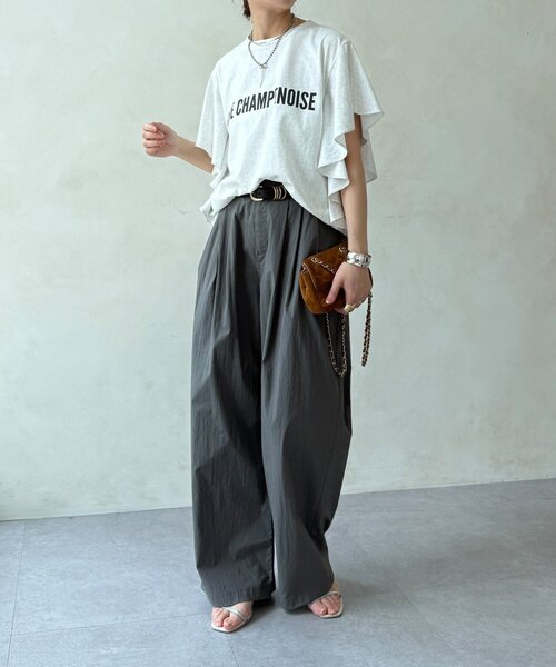 DouDou(ドゥドゥ)の「【WEB限定】ラッフルスリーブロゴTEE(Tシャツ/カットソー・レディース・ブラック/オフホワイト/ブラウン・FREE)」の5枚目の写真