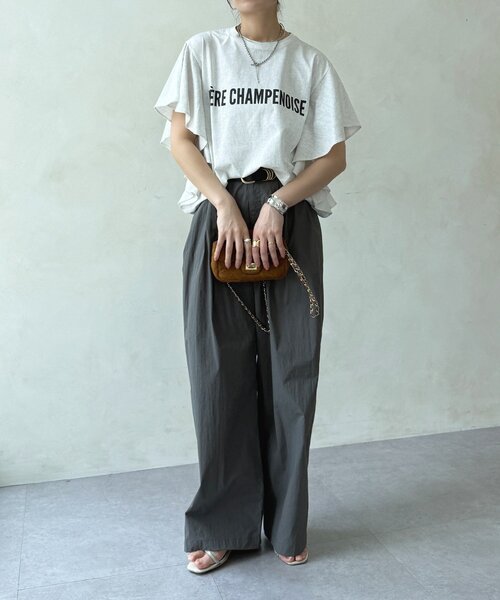 DouDou(ドゥドゥ)の「【WEB限定】ラッフルスリーブロゴTEE(Tシャツ/カットソー・レディース・ブラック/オフホワイト/ブラウン・FREE)」の6枚目の写真