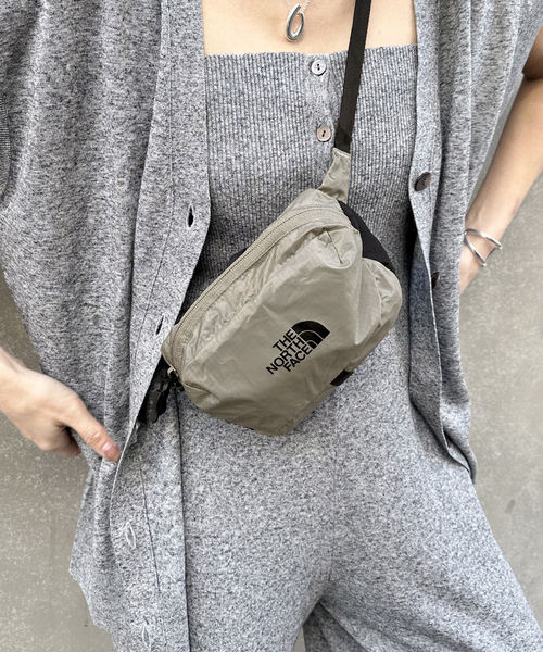 THE NORTH FACE(ザノースフェイス)の「《追加》【THE NORTH FACE/ ザノースフェイス】 Mayfly Hip Pouch(ショルダーバッグ・レディース・ブラック/チャコールグレー・FREE)」の8枚目の写真