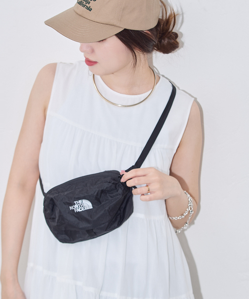 THE NORTH FACE(ザノースフェイス)の「《追加》【THE NORTH FACE/ ザノースフェイス】 Mayfly Hip Pouch(ショルダーバッグ・レディース・ブラック/チャコールグレー・FREE)」の6枚目の写真