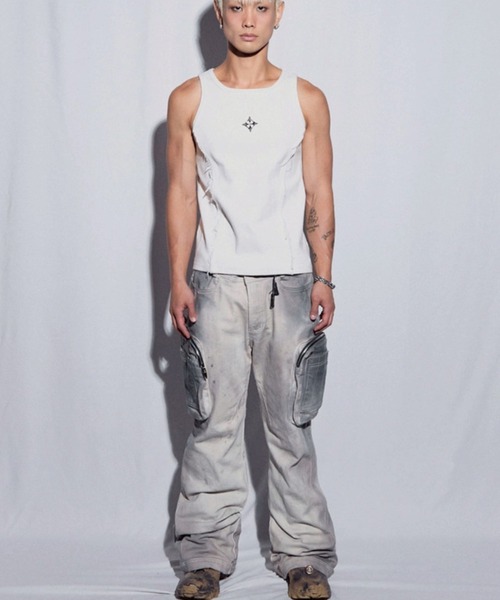 BLR BLUER(ビーエルアールブラー)の「【BLR BLUER】Logo Rivet Sleeveless / 【ビーエルアール ブラー】ロゴリベットタンクトップ(タンクトップ・メンズ・ホワイト/ブラック・M/L)」の4枚目の写真