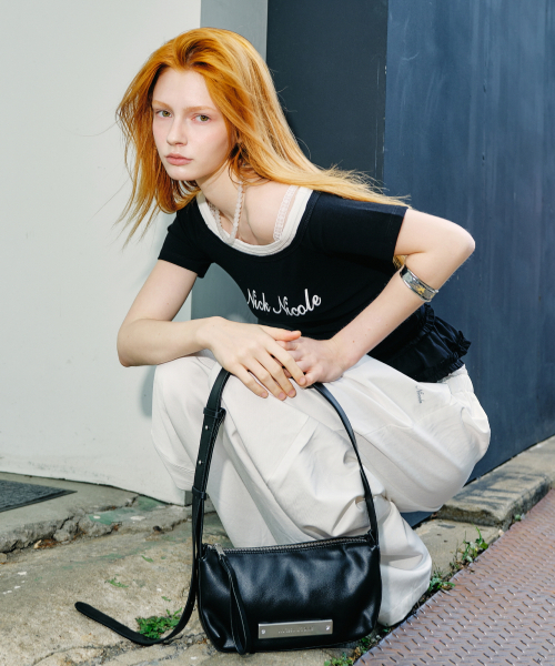 NICK&NICOLE（ニックアンドニコール）の「OFF-SHOULDER FRILL CROP TOP_BLACK（Tシャツ/カットソー・レディース・その他・FREE）」の3枚目の写真