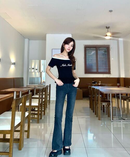 NICK&NICOLE（ニックアンドニコール）の「OFF-SHOULDER FRILL CROP TOP_BLACK（Tシャツ/カットソー・レディース・その他・FREE）」の6枚目の写真