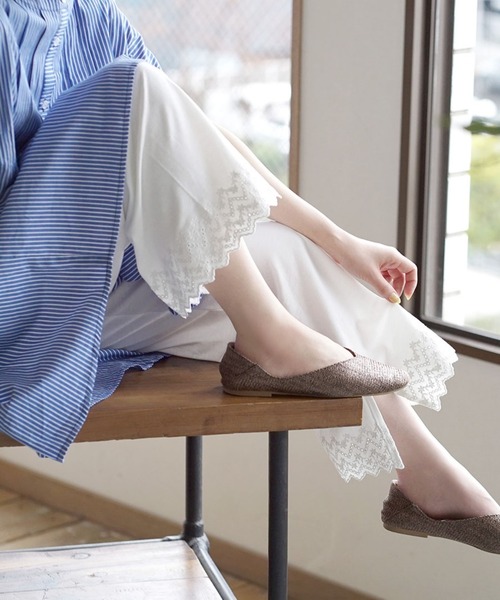 zootie(ズーティー)の「URBAN PLUS レイヤード専用 レースペチパンツ(その他パンツ・レディース・オフホワイト/ブラック/ネイビー/ライトブルー/テラコッタ/グレイッシュベージュ/グレイッシュブルー・フリー)」の2枚目の写真