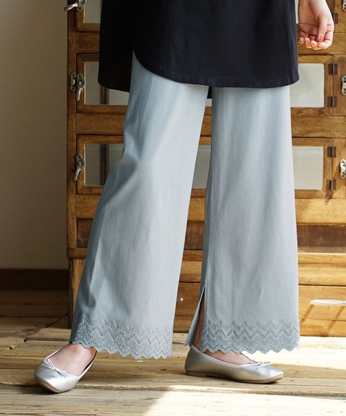 zootie(ズーティー)の「URBAN PLUS レイヤード専用 レースペチパンツ(その他パンツ・レディース・オフホワイト/ブラック/ネイビー/ライトブルー/テラコッタ/グレイッシュベージュ/グレイッシュブルー・フリー)」の5枚目の写真