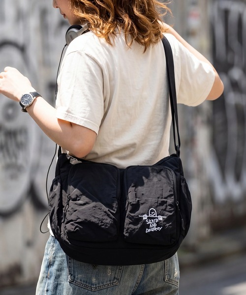 THRASHER（スラッシャー）の「【THRASHER/スラッシャー】ダブルポケット ショルダーバッグ（ショルダーバッグ・メンズ・ブラック系1/ブラック・FREE）」の3枚目の写真
