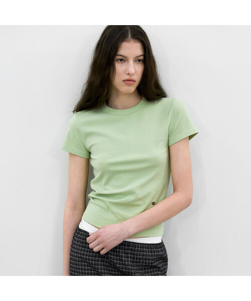 ATELIER NAIN(アトリエナイン)の「SIGNATURE SLIM TEE (T-7235)(Tシャツ/カットソー・レディース・ブラック/ホワイト/チャコール/ダークネイビー/ライトグリーン・SMALL/MEDIUM)」の4枚目の写真