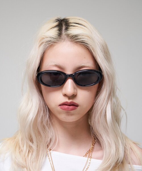 WHO'S WHO gallery(フーズフーギャラリー)の「モチーフオーバルサングラス(サングラス・レディース・ブラウン/ブラック/モスグリーン/クリア・FREE)」の5枚目の写真