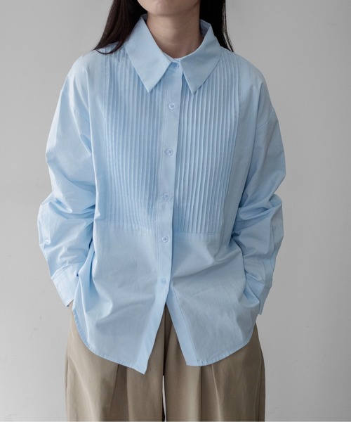 on:nue(オンニュ)の「【on:nue】 ピンタックウエストリボンオーバーシャツ /26-27 AW COLLECTION(シャツ/ブラウス・レディース・ブルー/ホワイト/ブラック/ブラウン・FREE)」の4枚目の写真