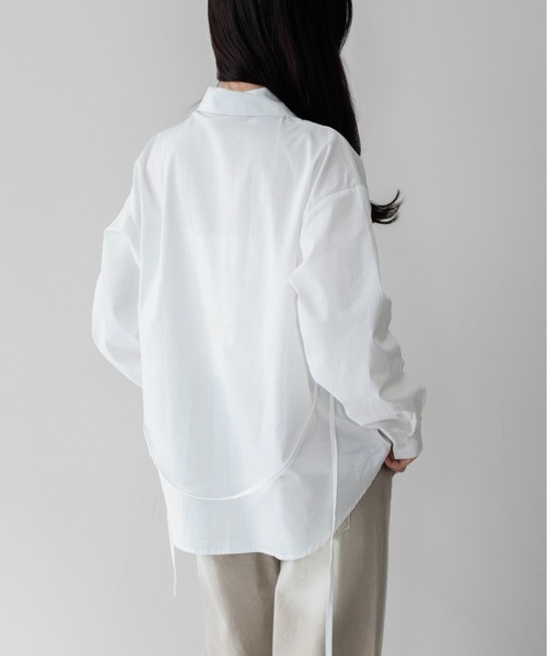 on:nue(オンニュ)の「【on:nue】 ピンタックウエストリボンオーバーシャツ /26-27 AW COLLECTION(シャツ/ブラウス・レディース・ブルー/ホワイト/ブラック/ブラウン・FREE)」の14枚目の写真