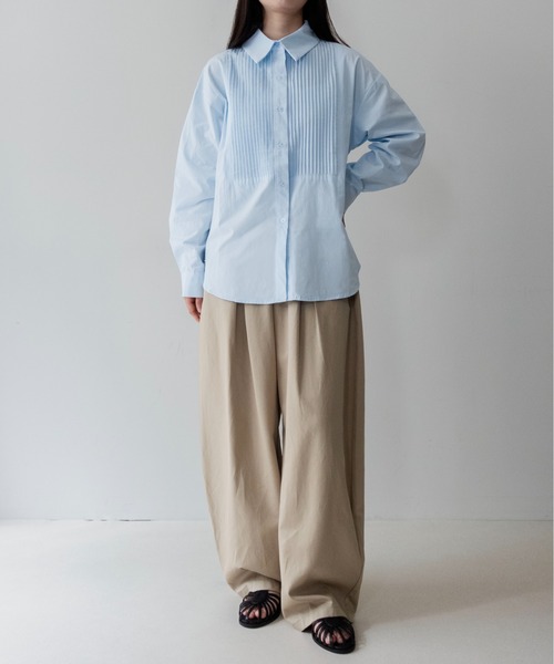 on:nue(オンニュ)の「【on:nue】 ピンタックウエストリボンオーバーシャツ /26-27 AW COLLECTION(シャツ/ブラウス・レディース・ブルー/ホワイト/ブラック/ブラウン・FREE)」の19枚目の写真