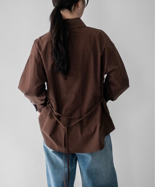 on:nue(オンニュ)の「【on:nue】 ピンタックウエストリボンオーバーシャツ /26-27 AW COLLECTION(シャツ/ブラウス・レディース・ブルー/ホワイト/ブラック/ブラウン・FREE)」の15枚目の写真
