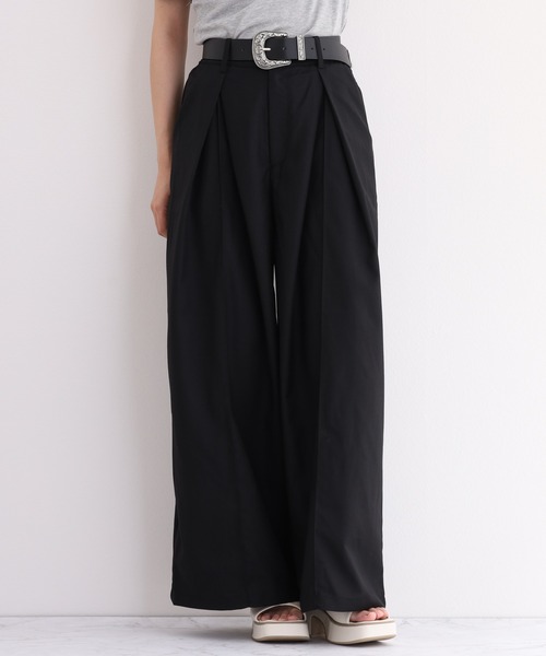 laulea(ラウレア)の「laulea 合皮ベルト付ダブルタックワイドパンツ(スラックス・レディース・ブラック/ダークグレー・M/L)」の4枚目の写真