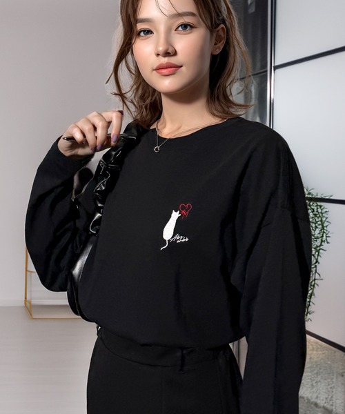 Chandelier(シャンデリア)の「ゆったり 着やすい ルーズシルエット 刺繍 ワンポイント ロンT(Tシャツ/カットソー・レディース・グレー/ホワイト系1/ホワイト系/ホワイト/ブラック系2/ブラック系/ブラック系4/ブラック系3/ブラック系1/ブラック/ホワイト系2/ブラック系5/ブラック系6/ブラック系7/ブラック系8/グリーン・L/M)」の12枚目の写真
