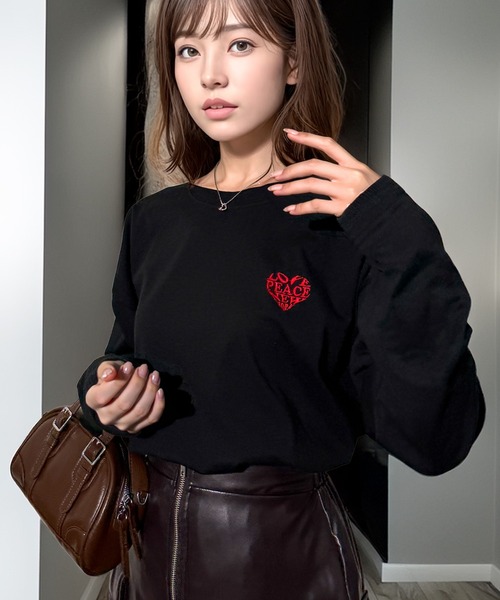 Chandelier(シャンデリア)の「ゆったり 着やすい ルーズシルエット 刺繍 ワンポイント ロンT(Tシャツ/カットソー・レディース・グレー/ホワイト系1/ホワイト系/ホワイト/ブラック系2/ブラック系/ブラック系4/ブラック系3/ブラック系1/ブラック/ホワイト系2/ブラック系5/ブラック系6/ブラック系7/ブラック系8/グリーン・L/M)」の14枚目の写真