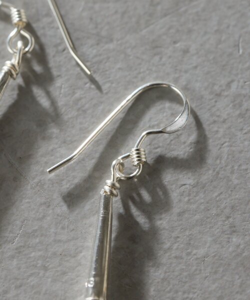 ear PAPILLONNER(イアパピヨネ)の「《スターリングシルバー使用》リキッドシルバー5連フープピアス(ピアス(両耳用)・レディース・シルバー系その他4・FREE)」の3枚目の写真