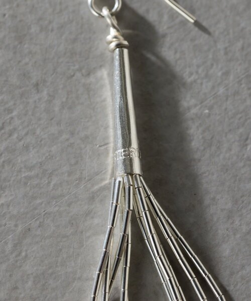 ear PAPILLONNER(イアパピヨネ)の「《スターリングシルバー使用》リキッドシルバー5連フープピアス(ピアス(両耳用)・レディース・シルバー系その他4・FREE)」の4枚目の写真