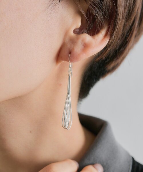 ear PAPILLONNER(イアパピヨネ)の「《スターリングシルバー使用》リキッドシルバー5連フープピアス(ピアス(両耳用)・レディース・シルバー系その他4・FREE)」の6枚目の写真