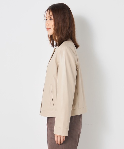 GALLORIA(ギャローリア)の「【手洗いOK】フェイクレザーノーカラージャケット(ノーカラージャケット・レディース・ベージュ/ブラウン・M/L/S/LL)」の9枚目の写真